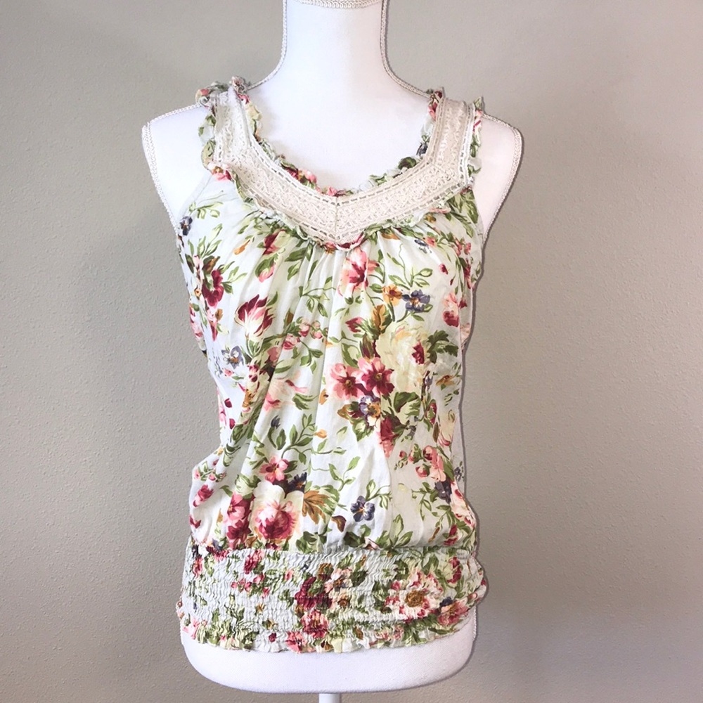 5/$25 Floral and crochet tank top